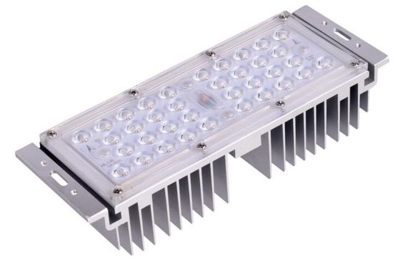 中国 Indstrial LEDの洪水ライト120lm/Wattの街灯10W-40Wのためのクリー族LEDモジュール サプライヤー